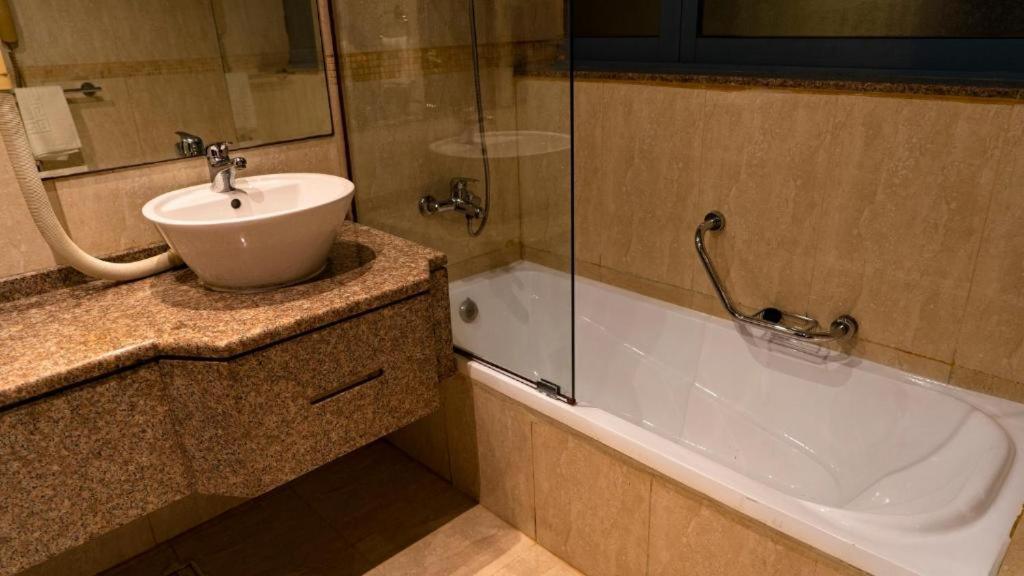Boonmax Hotel Дубай Екстер'єр фото